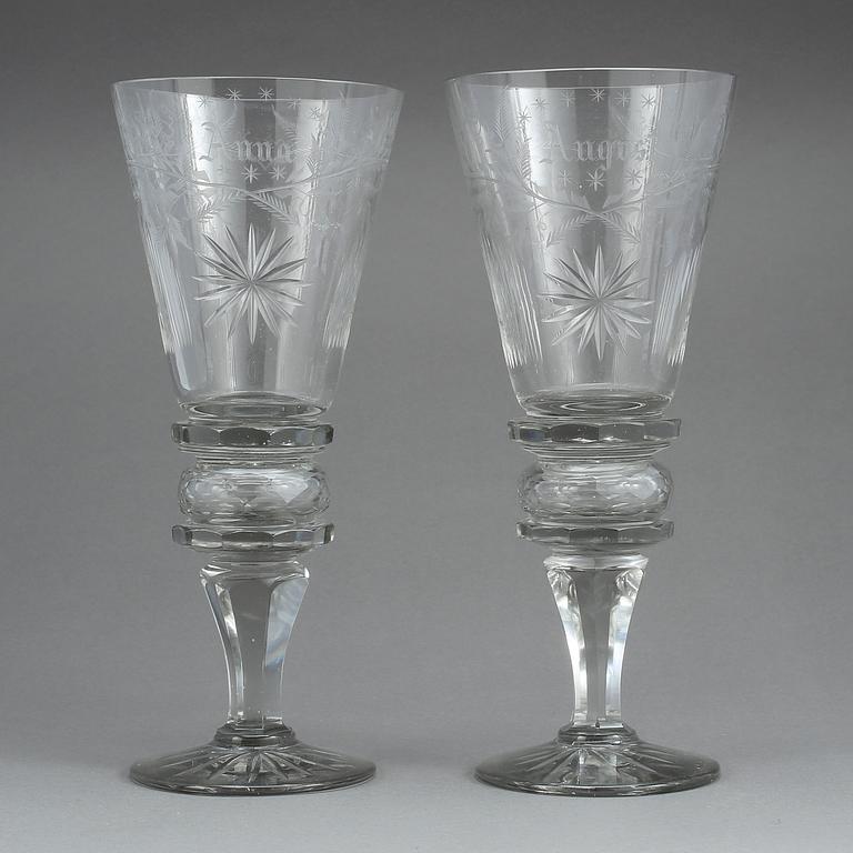 POKALER, ett par, slipat glas, tidigt 1900-tal, troligen Sverige.