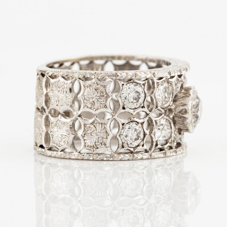 A ring in 18K white gold with old-cut diamonds, Buccellati.