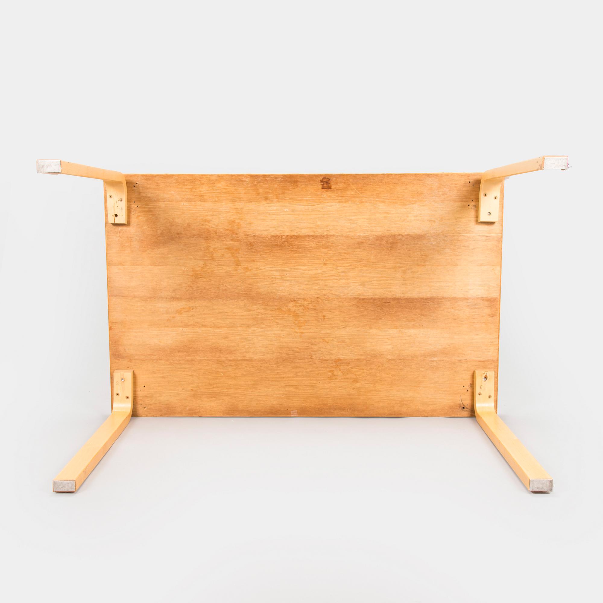 Alvar Aalto, Pöytä, malli 81B, Artek, 2000-luku.