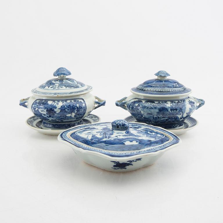 A set of two different Chinese porcelain tureens around 1800 later tureen included.