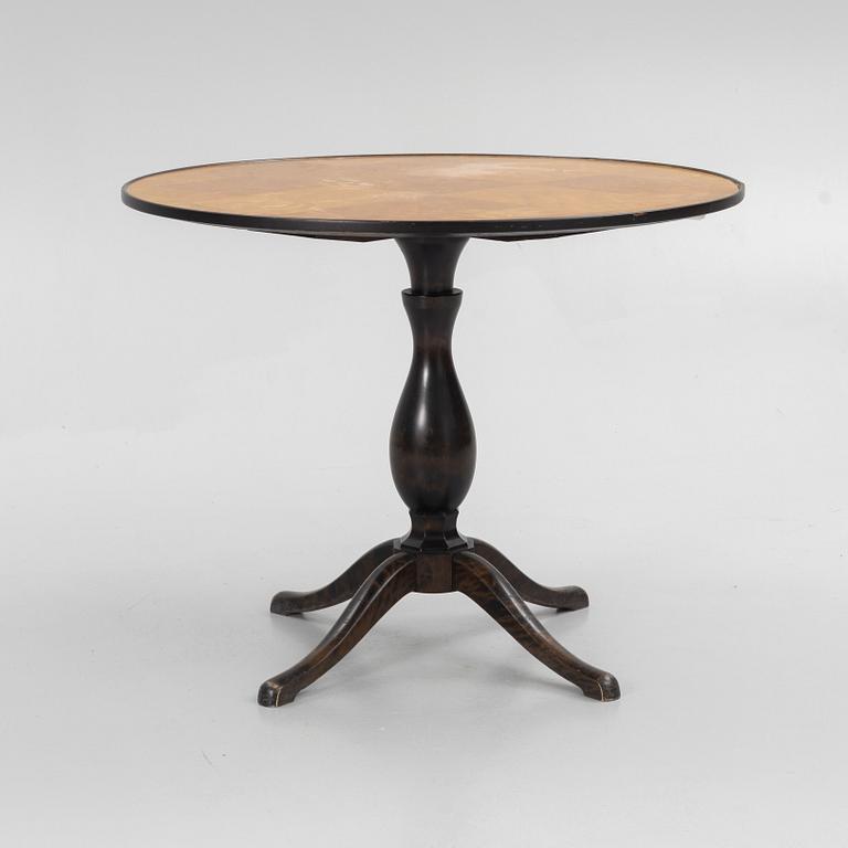 Carl Malmsten, A "Haga" table, Nordiska Kompaniet, 1920s.