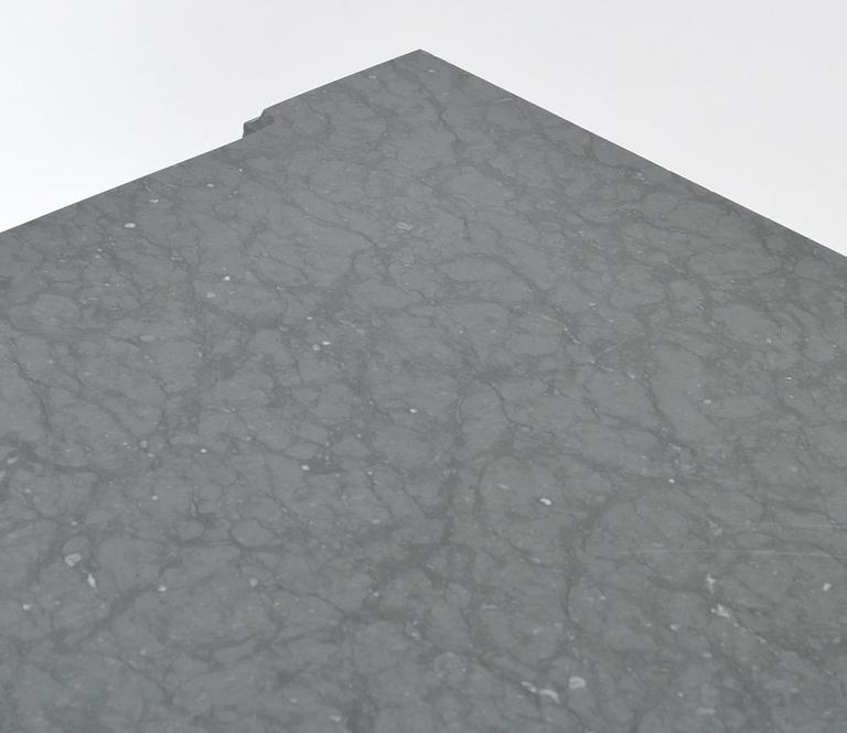 BYRÅ, gustaviansk stil, 1900-tal.