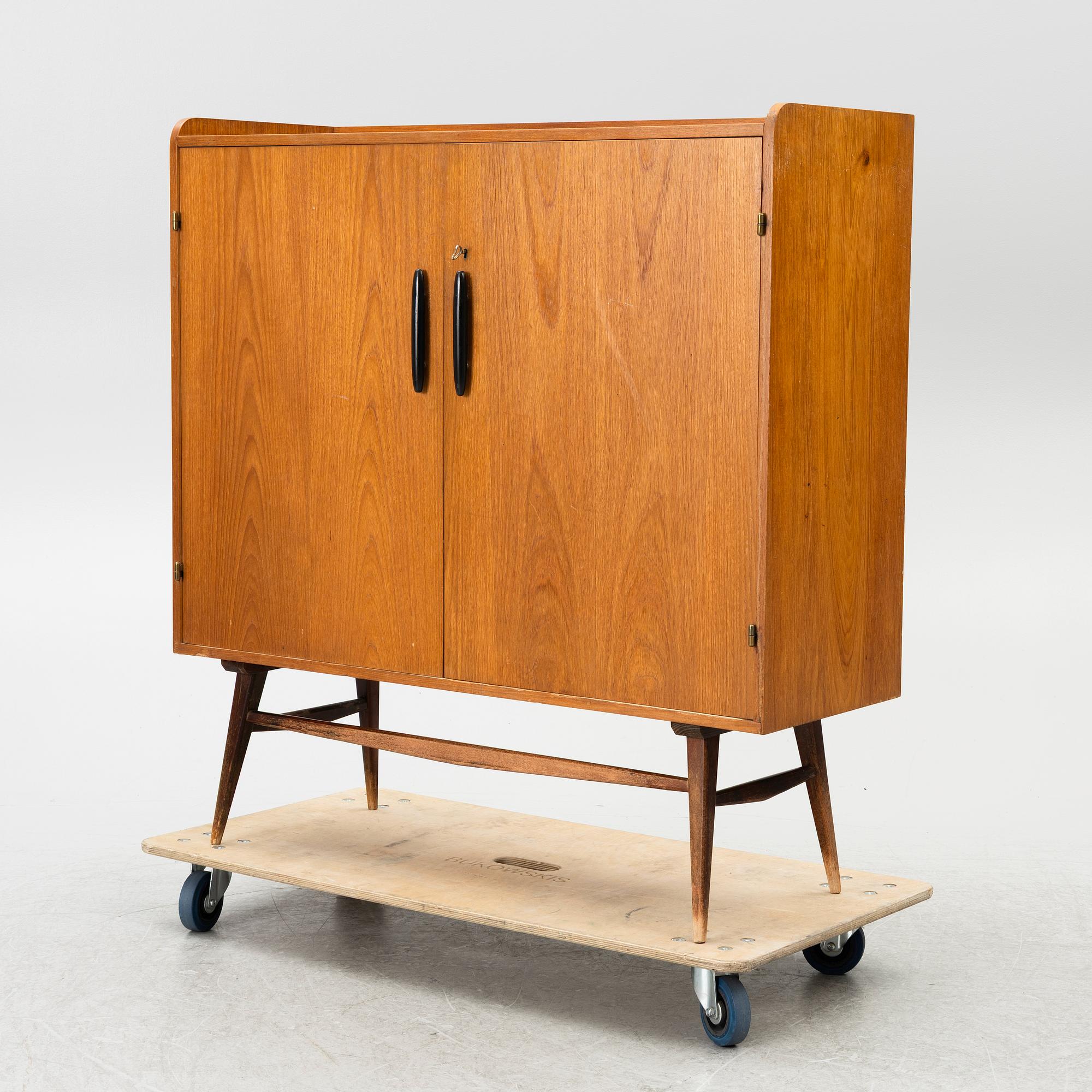 A 1950's cabinet.