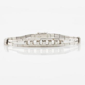 Bracelet, 18K white gold set with seven brilliant-cut diamonds.