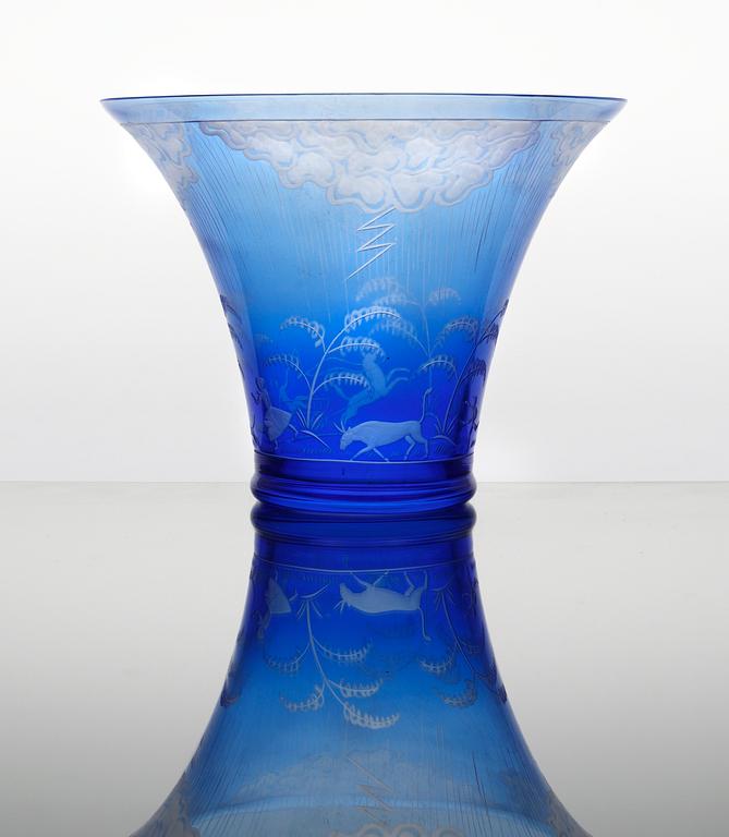 An Edward Hald engraved bowl, "Åskväder", Orrefors 1974.