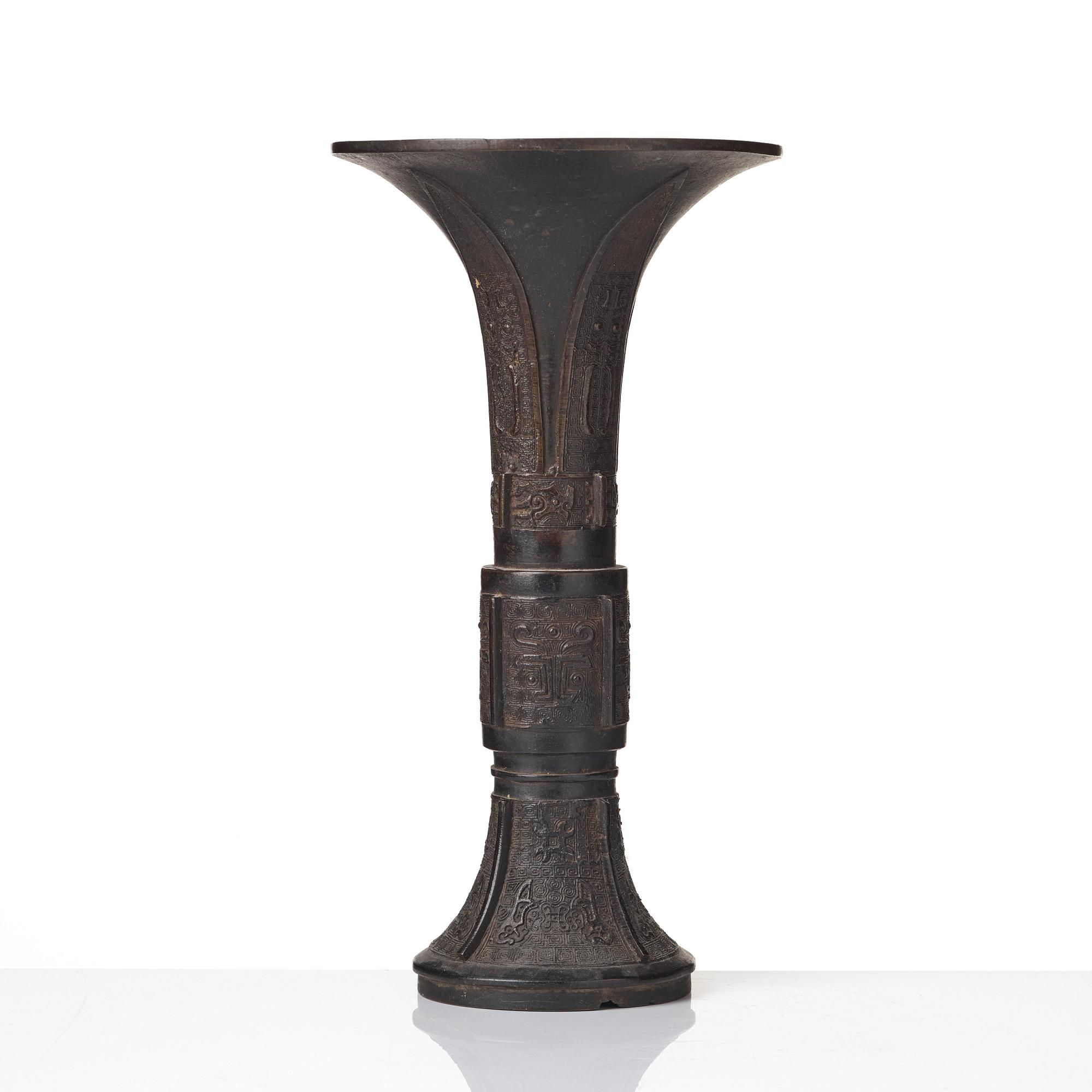 A bronze ritual wine vessel (gu), presumably late Mingdynasty (1368-1644).