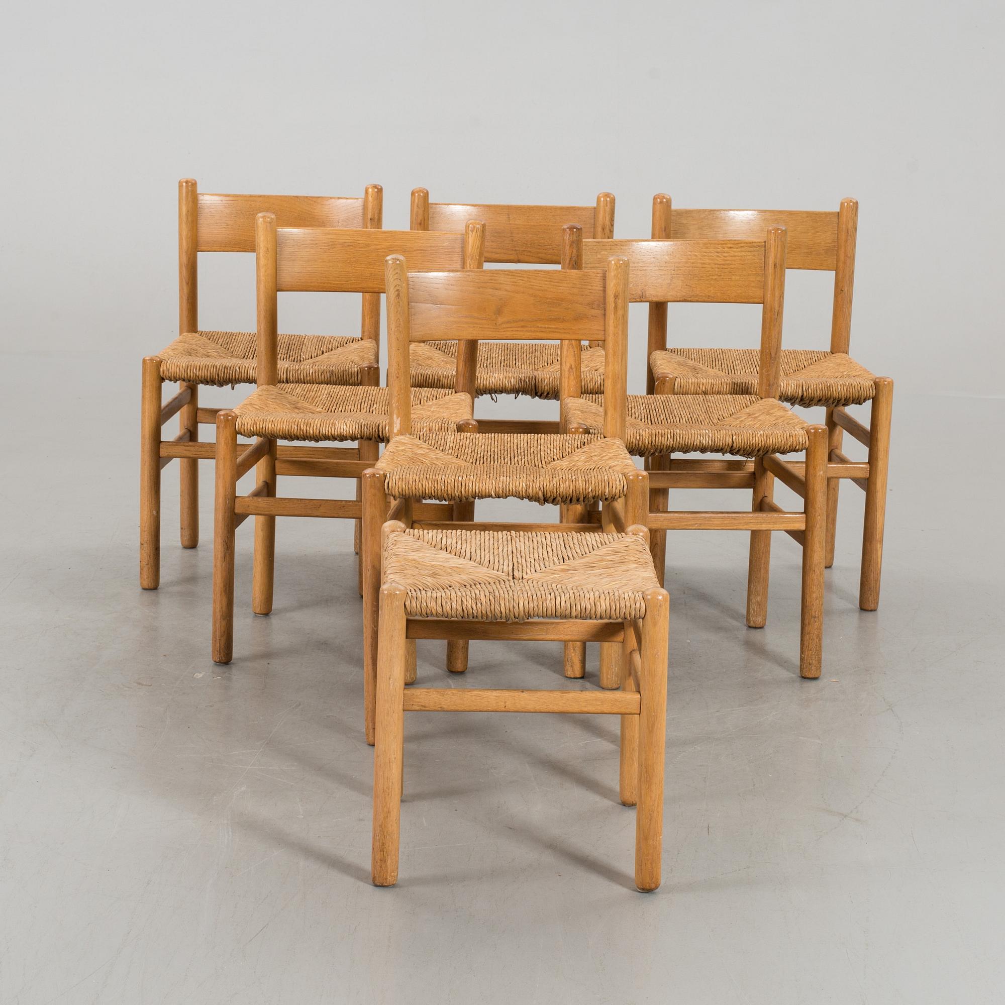 A BÖRGE MOGENSEN TABLE AND 6 OAK CHAIRS+ STOOL.