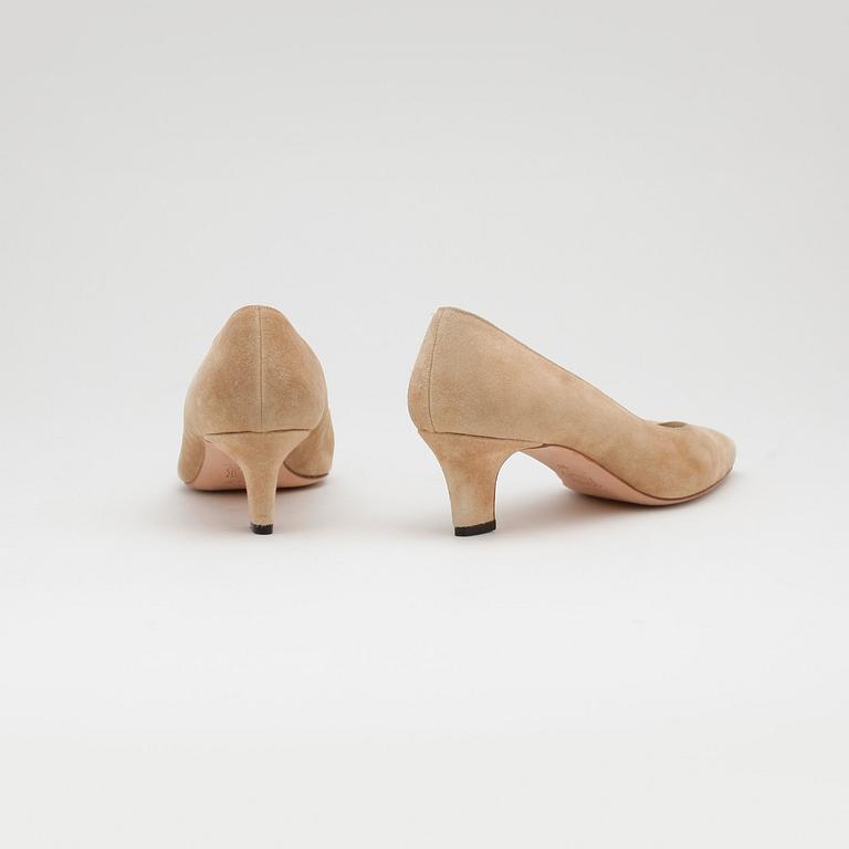 MANOLO BLAHNIK, ett par pumps.