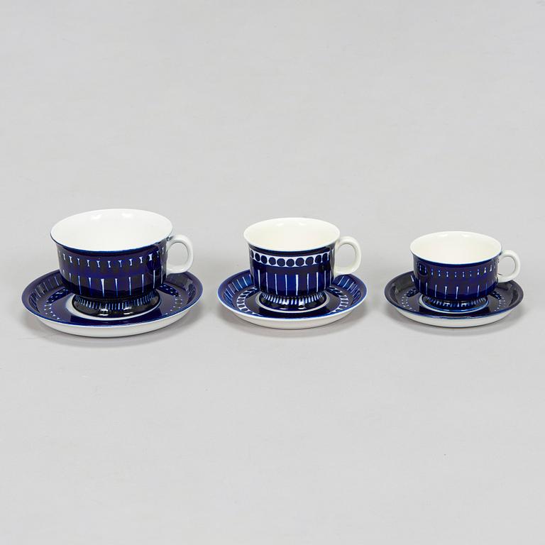 Ulla Procopé, A 75piece dinnerware and coffee service, "Valencia", Arabia 1960s.