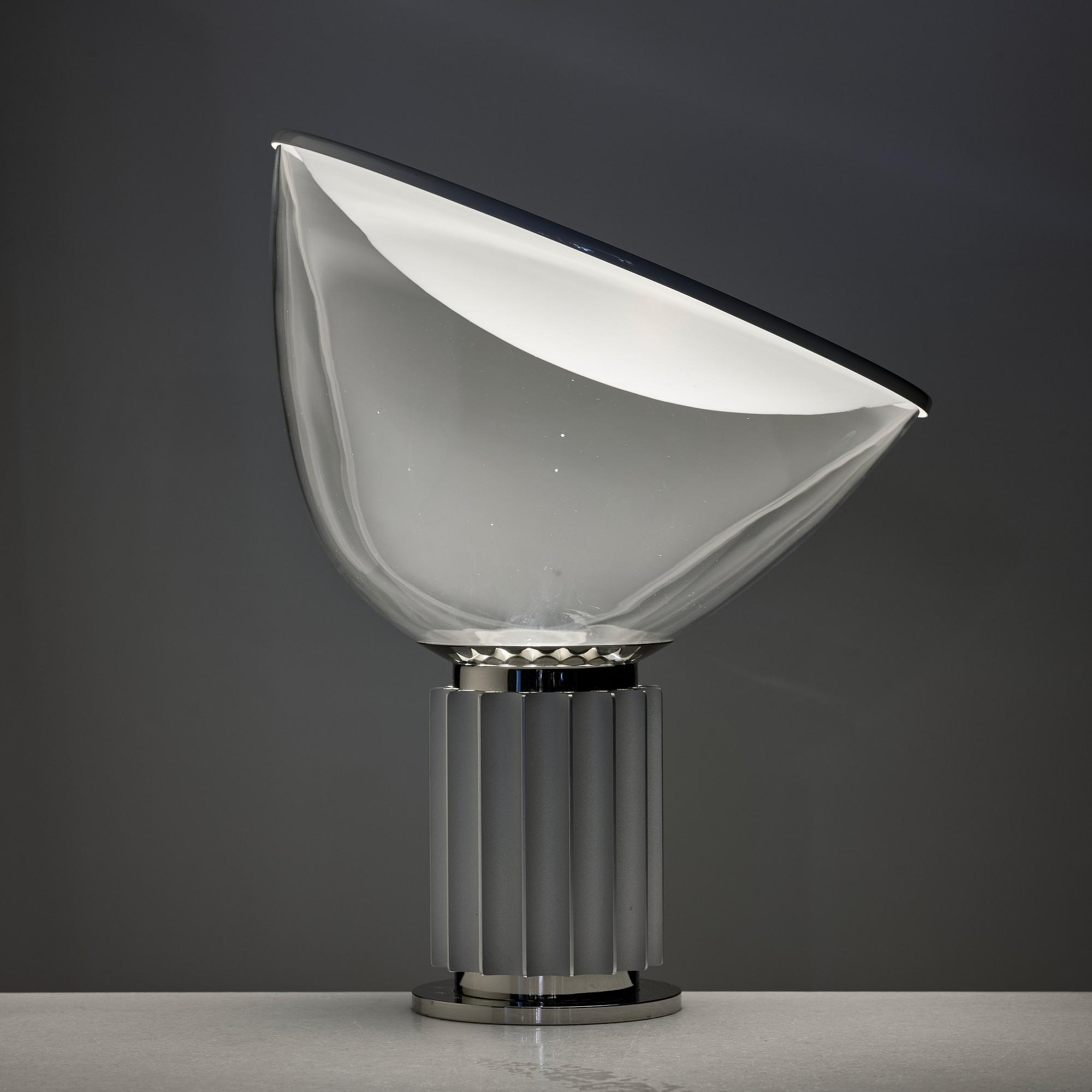 Achille Castiglioni, & Pier Giacomo Castiglioni, bordslampor 1 par, "Taccia", Flos, Italien efter 1962.