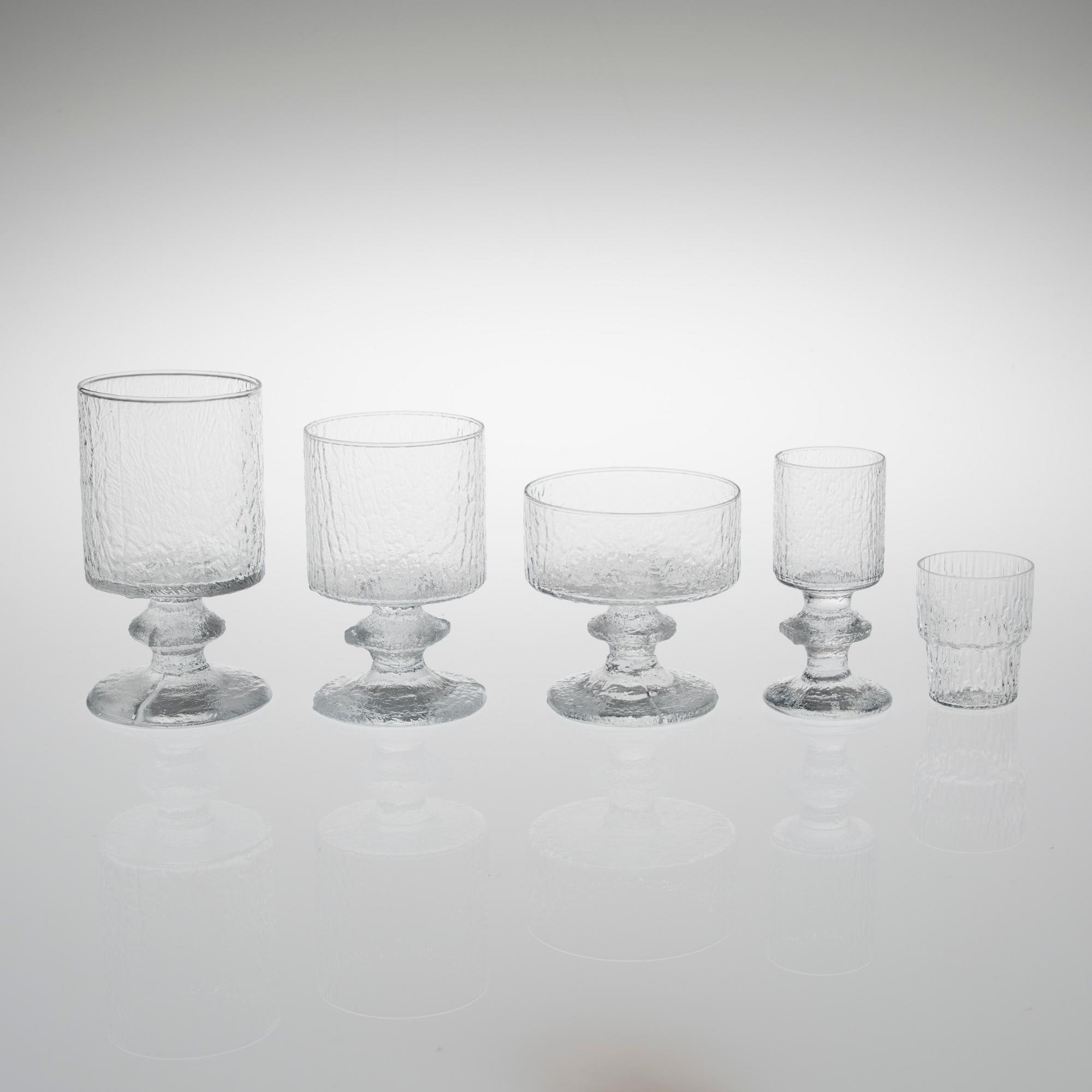 TIMO SARPANEVA, "Senaattori"-glas, 27 st, TAPIO WIRKKALA, "Paadar"-glas, 9 st, Iittala.