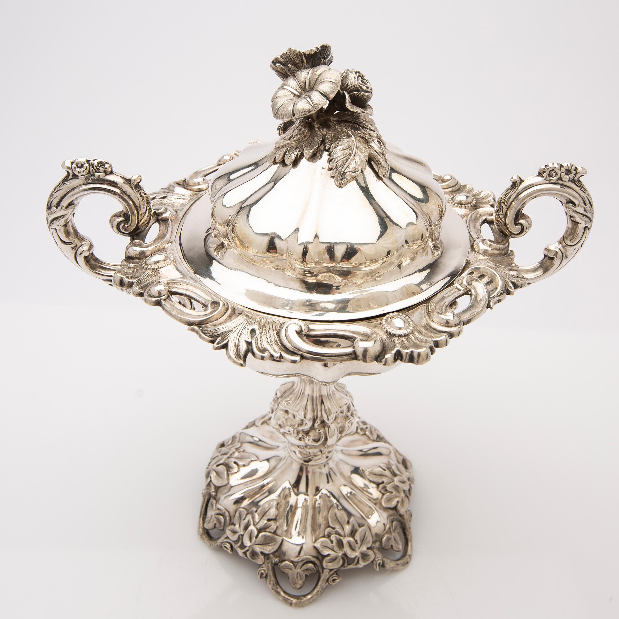 Sugar bowl with lid, silver, Christopher Creutz, Stockholm, 1857.