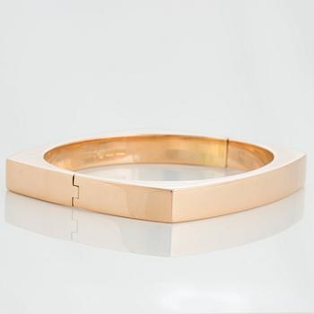 A Gaudy bangle in 18K gold.