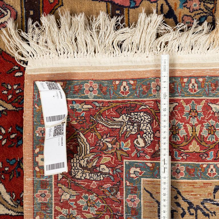 Matto, an old Pakistani figural, ca 214-216 x 121,5-123 cm (as well as ca 1-2 cm flat weave at the ends).