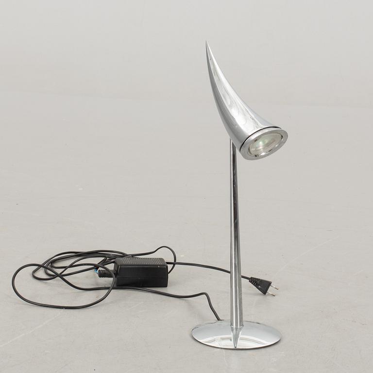 PHILIPPE STARCK, BORDSLAMPA, "Ara",  Flos, Italien.