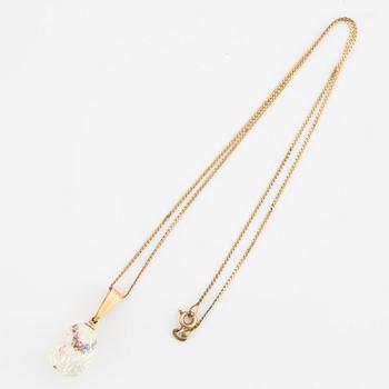 Pendant, egg with enamel decoration of roses, with chain.