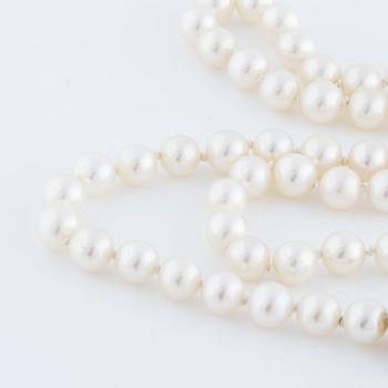 A cultured pearl necklace with brilliant cut diamond clasp from Ole Lynggaard.