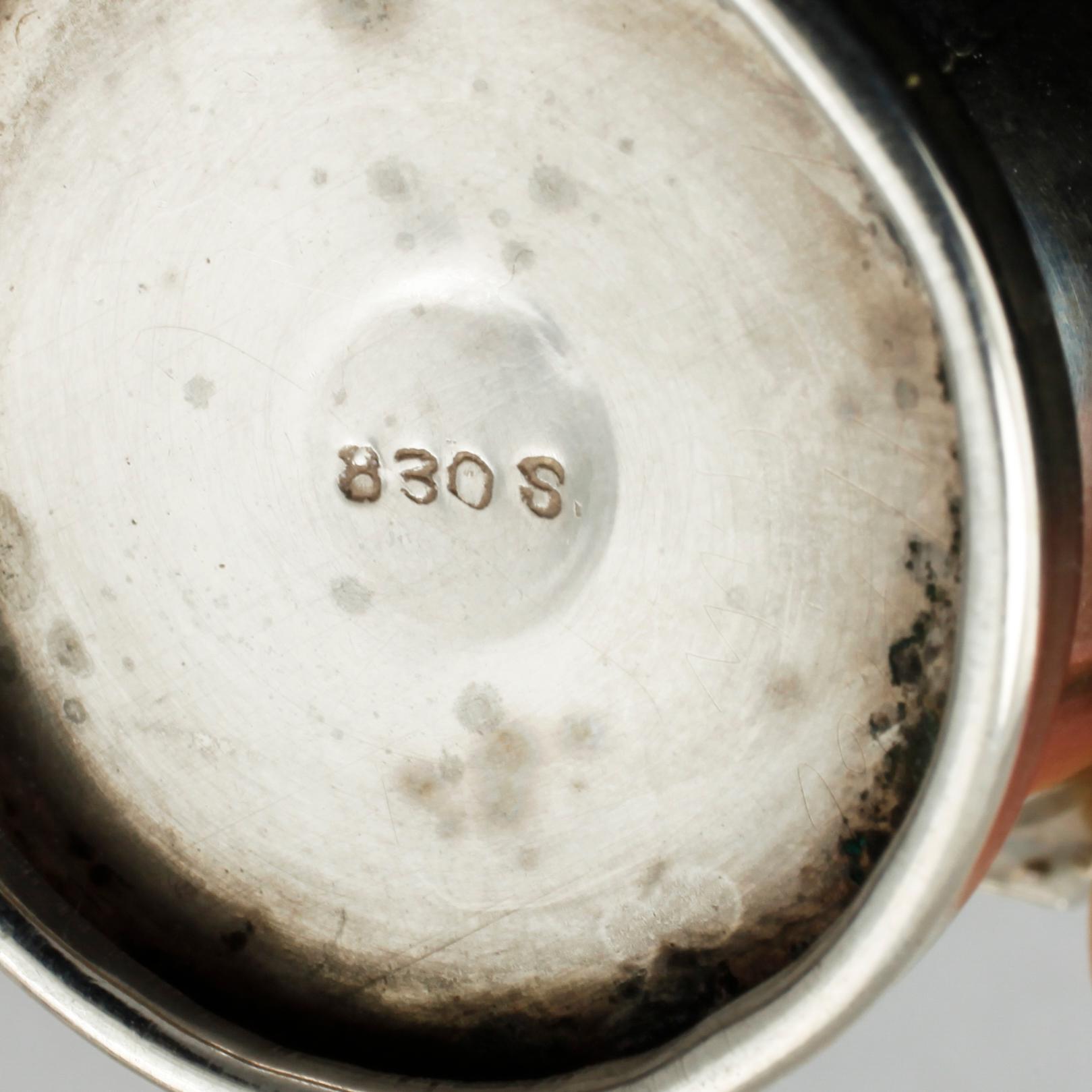 A collection of silver, 7 pcs, i.a needle dishes, 19th-20th century. Weight 335 g.