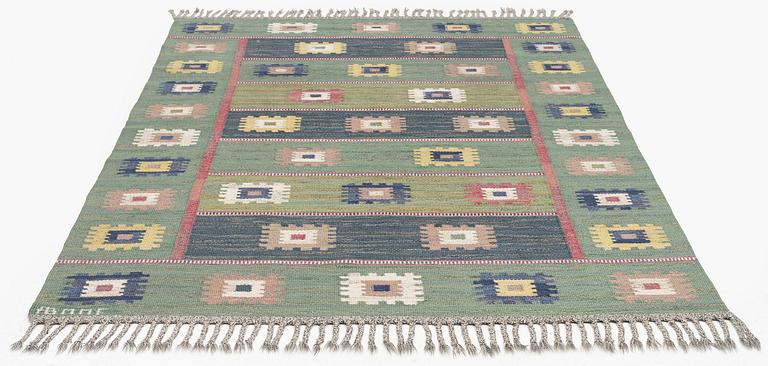 Märta Måås-Fjetterström, matta, "Grön äng", rölakan, ca 253 x 161 cm, signerad AB MMF.