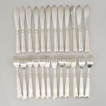 A SET OF 24 PLATE FISH KNIVES AND FORKS, first half of the 20th century.
