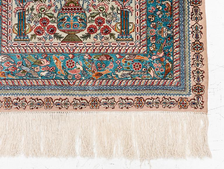 Rug, Hereke design, silk, approx. 122x77 cm.