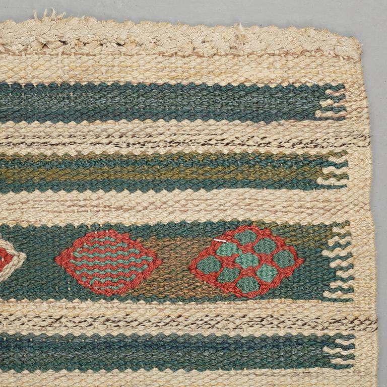 Barbro Nilsson, MATTO, "Krusbär", flat weave, ca 125 x 60 cm, signed AB MMF BN.