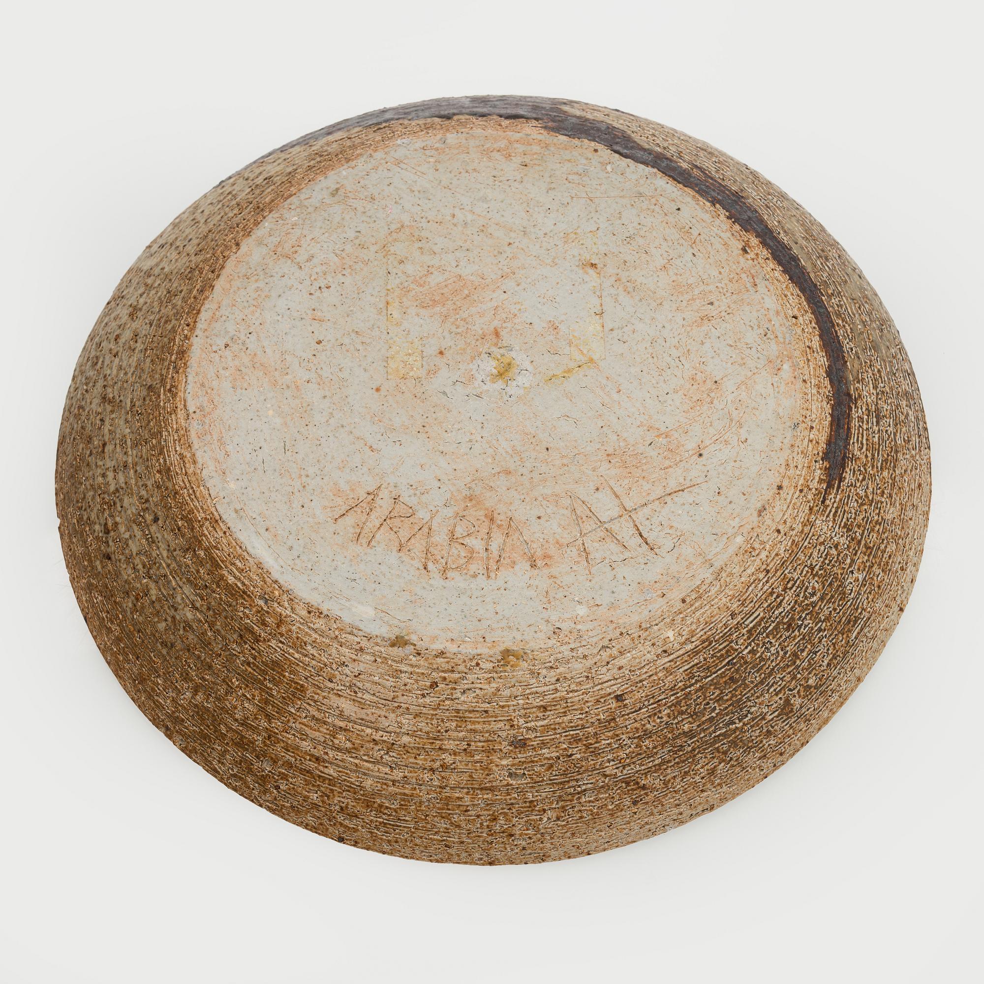 Annikki Hovisaari, skålfat, chamotterat stengods, signerad AH Arabia.