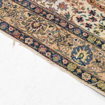 A carpet, Tabriz, c. 300 x 194 cm.
