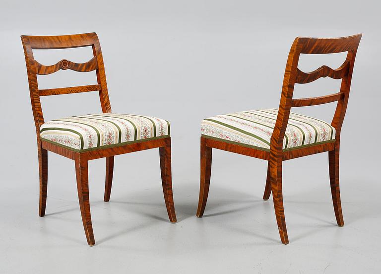 KARMSTOLAR, ett par samt STOLAR, 4 st, Karl Johan-stil, 1920/1930-tal.