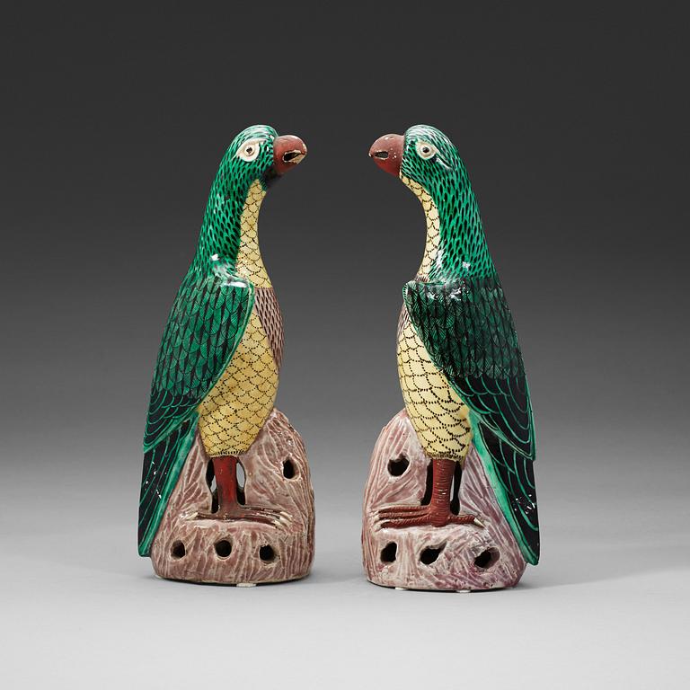 A pair of birds, late Qing dynasty (1644-1912).