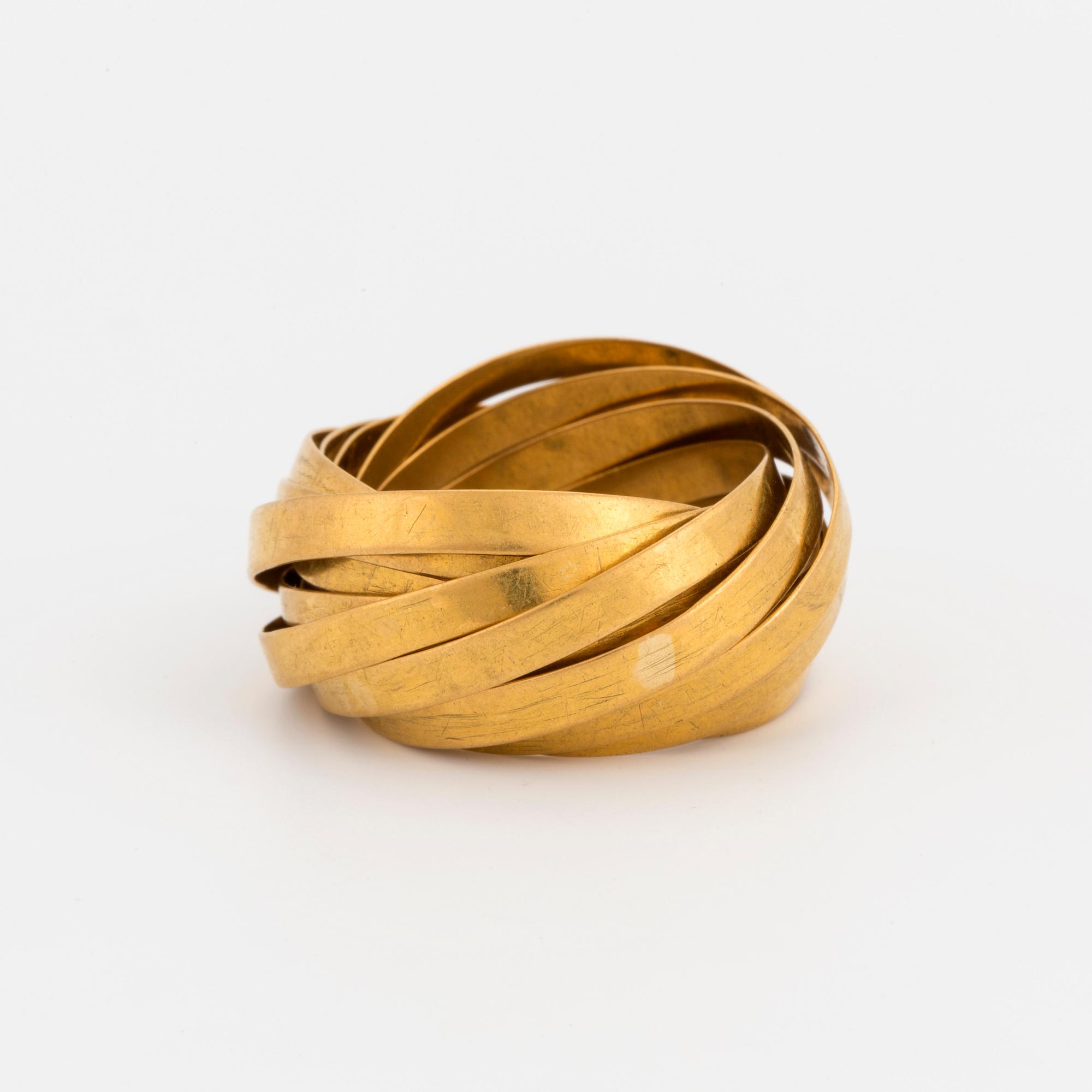 A ring of multiple interlocking rings.