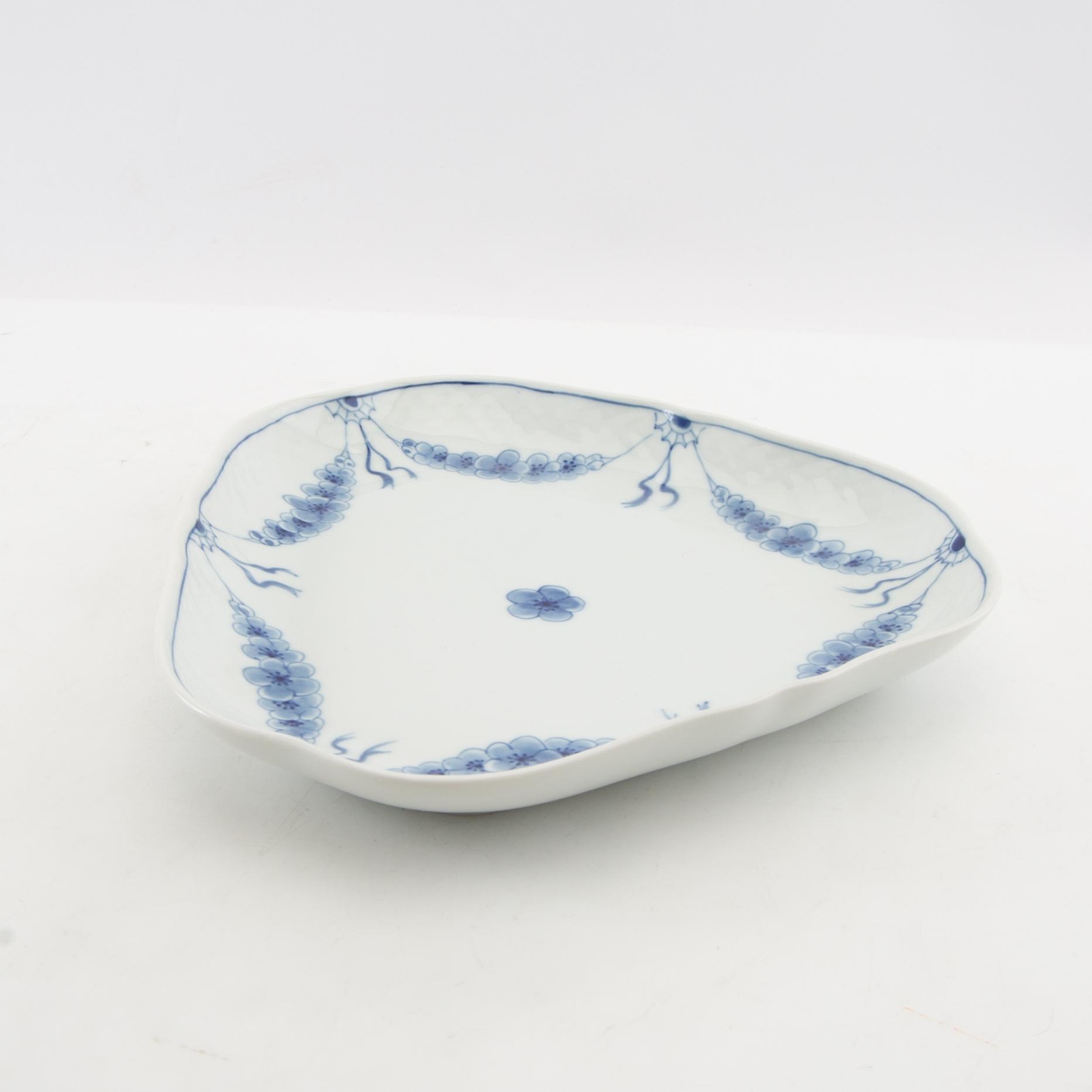 Harriet Bing, service, 30 pieces, "Empire", Bing & Grøndahl, Denmark.