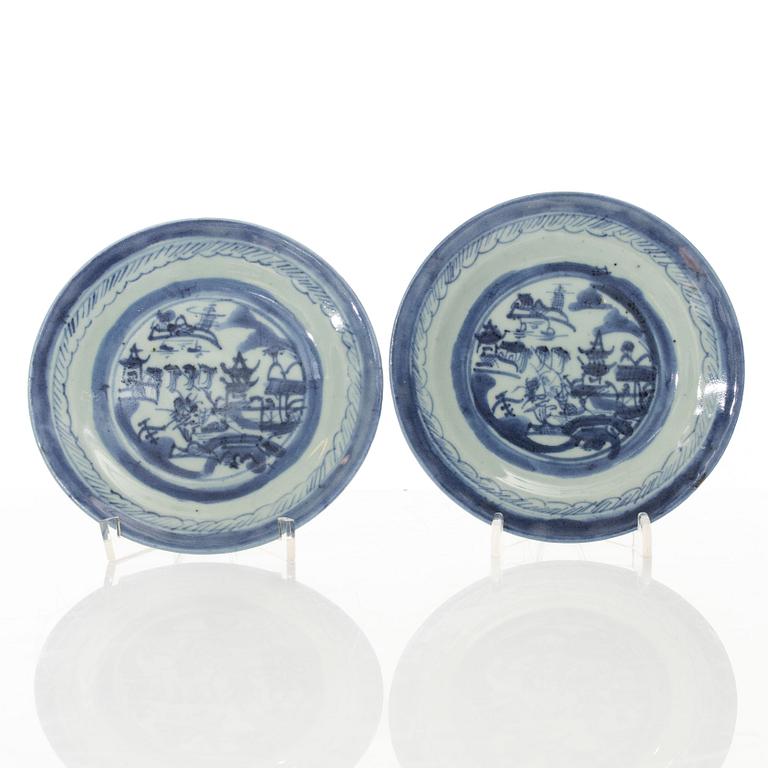 A set of thirteen Chinese blue and white porcelain dishes, Qing dynasty, 19th century.