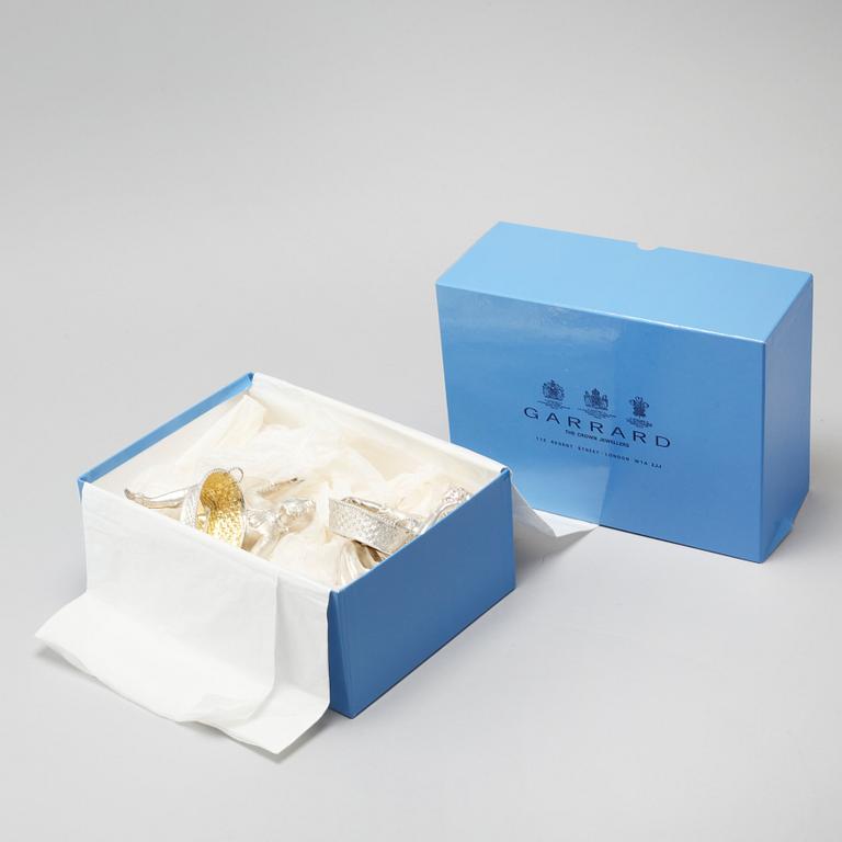 A pair of silver figurines bought at Garrard, London, 21th century.