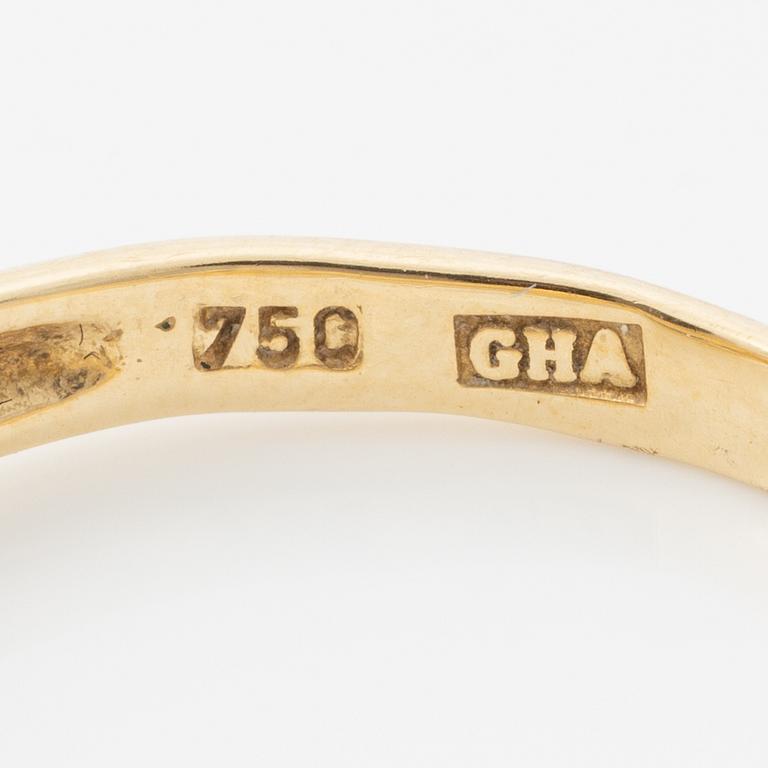 Ring, 18K guld med genombruten dekor med små diamanter.
