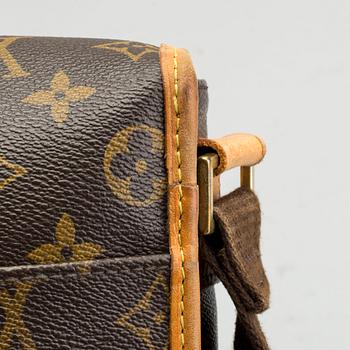 LOUIS VUITTON, messenger bag.