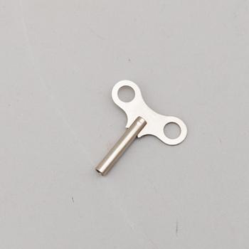 A BRASS MARINE CLOCK AND BAROMETER BY STOCKBURGER.