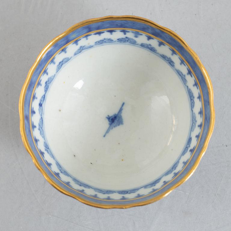 A set of twelve blue and white export porcelain cups, China, Qingdynaty, around 1800.