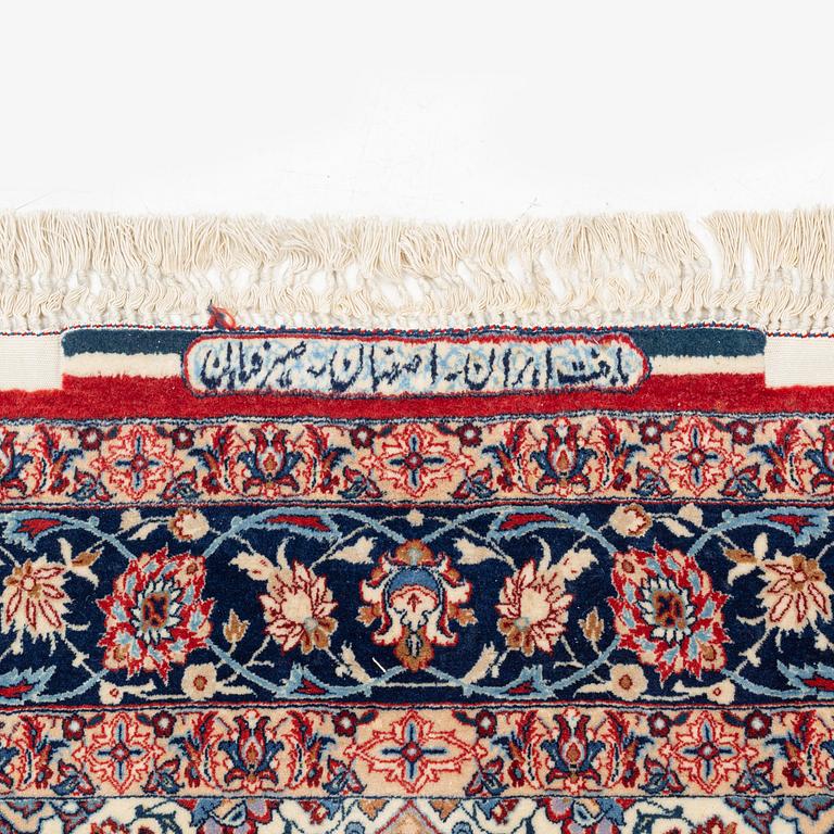 A Seirafian Esfahan rug, signed (Ahmad) Seirafian, ca 178 x 110 cm (as well as one end with 3 cm flat weave).