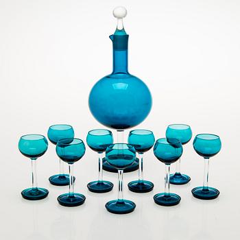 NANNY STILL set of nine Harlekiini liqueur glasses with a decanter, Riihimäen Lasi Oy, 1950-60s.