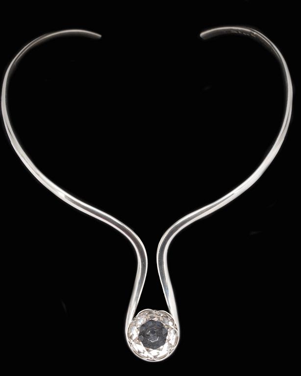 HALSRING, sterlingsilver med bergkristall, Stigbert, 1974. Vikt ca 53g.