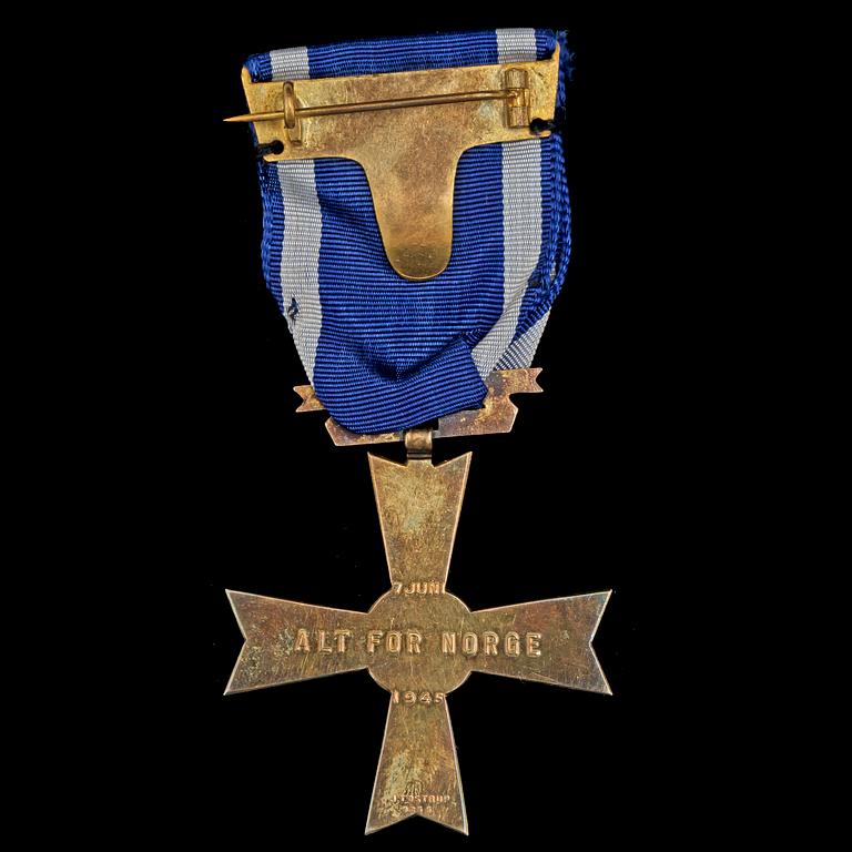 MEDALJER, 5 st, silver och emalj, Danmark, Norge och Sverige, 1900-tal. Tot vikt 44 g.