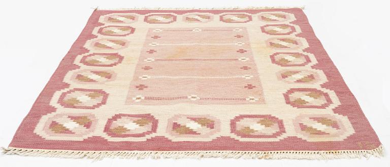 Ingegerd Silow, a flat weave carpet, signed IS, ca 228 x 167 cm.