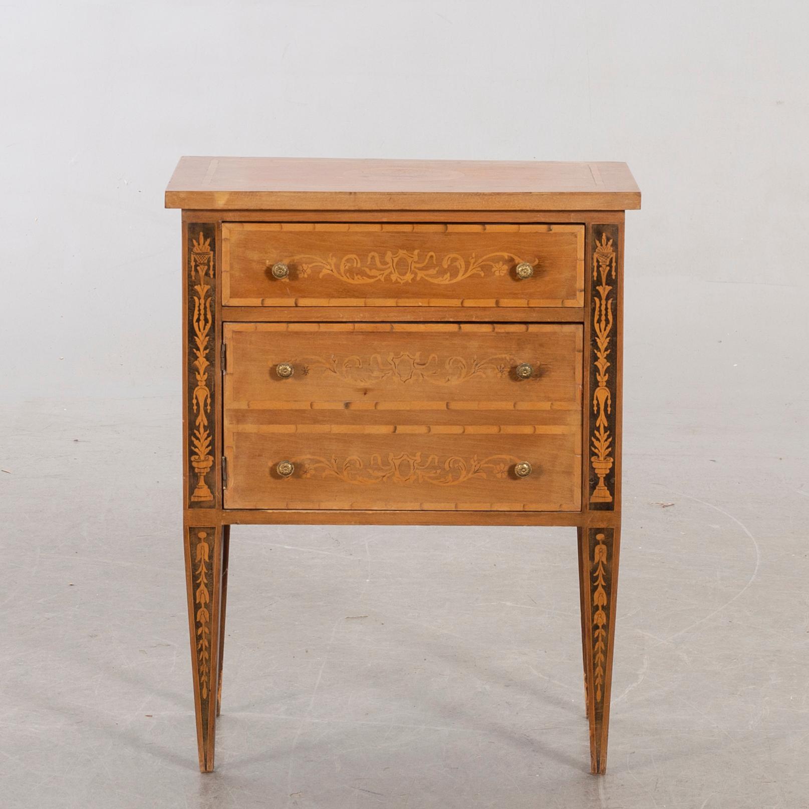SÄNGBORD Louis XVI-stil Italien 1900-talets början.