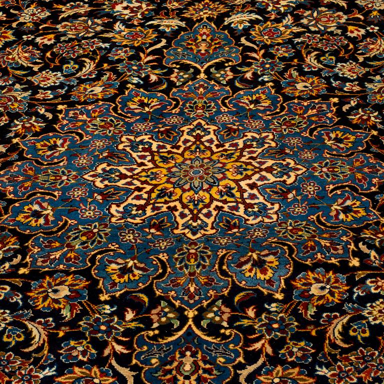 A CARPET, Najafabad, ca 376 x 288 cm.
