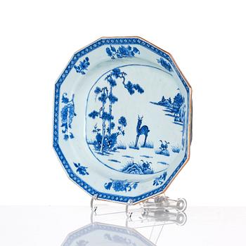 A pair of blue and white Chinese Export serving dishes, Qing dynasty, Qianlong (1736-95).