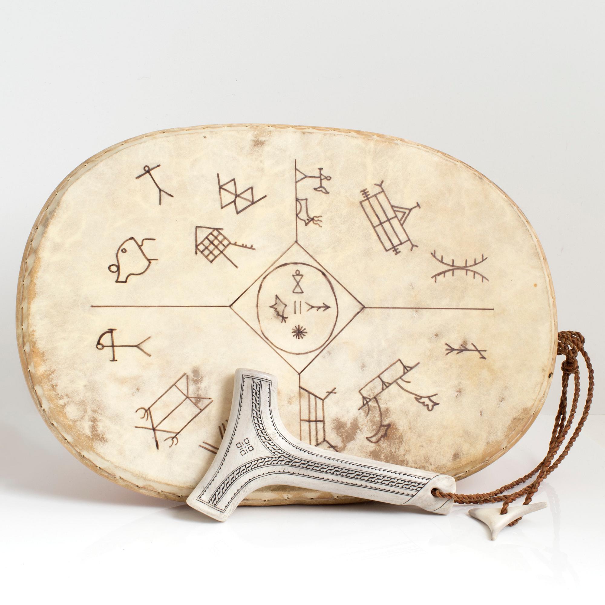 PER-OLA JÖNESTÅL, Kurravaara, ceremonitrumma med hammare, sk. trolltrumma, hammare signerad POJ.