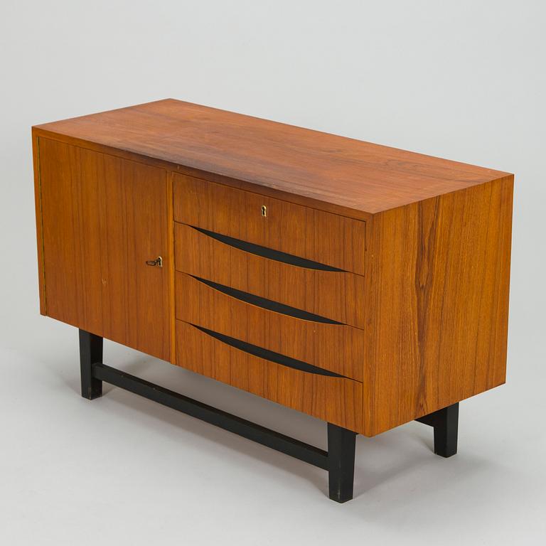 Skänk 1900-talets mitt.