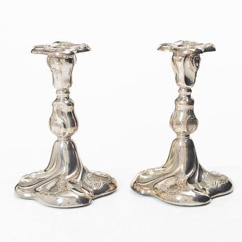 Ljusstakar, ett par, silver, rokokostil, Thorvald Marthinsen Sølvvarefabrik, Tönsberg, Norge, 1900-tal.