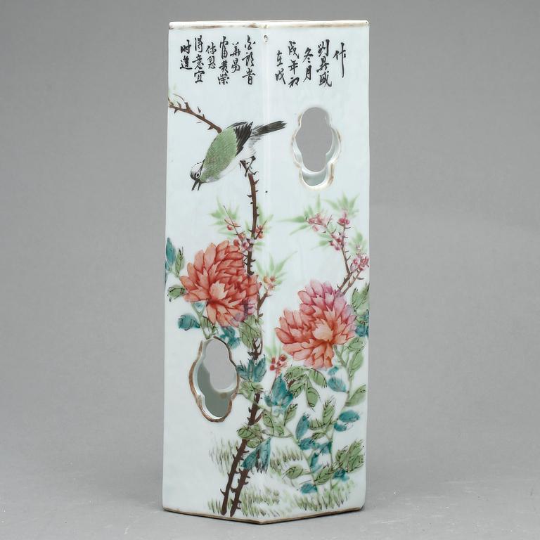 PERUKVAS, porslin, Kina, 1800/1900-tal.